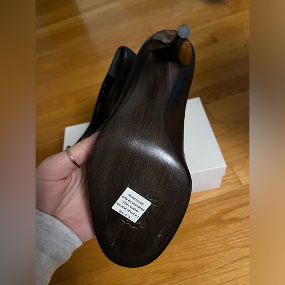 St. John black leather round toe heels with wood grain heel womens shoes size 8 - Picture 4 of 5